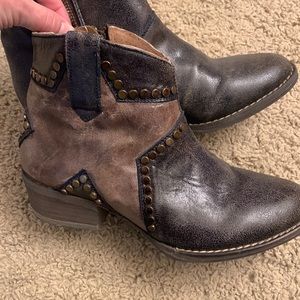 Circle G booties. Worn once. Size 7.